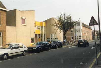 24034 Gezicht op het buurthuis Oudwijk (Oudwijkerdwarsstraat 148) te Utrecht.